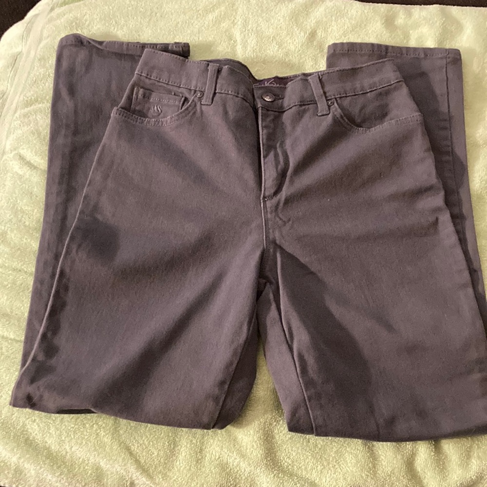 Jeans in gray denim. Amanda by Gloria Vanderbilt